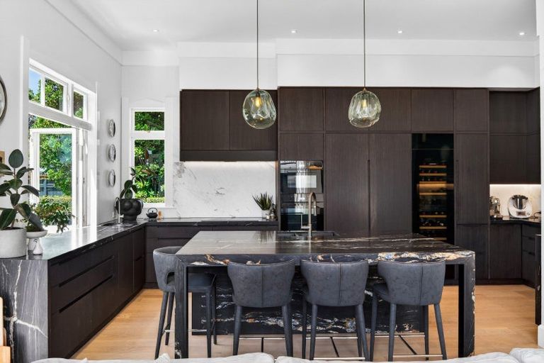 Photo of property in 60 Maungakiekie Avenue, Greenlane, Auckland, 1051