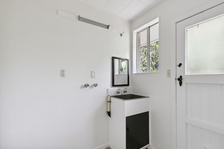 Photo of property in 28 Chamberlain Road, Karori, Wellington, 6012