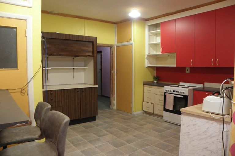 Photo of property in 2 Hobson Place, Takaro, Palmerston North, 4412