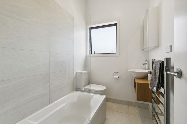 Photo of property in 2/50 Mandalay Terrace, Khandallah, Wellington, 6035