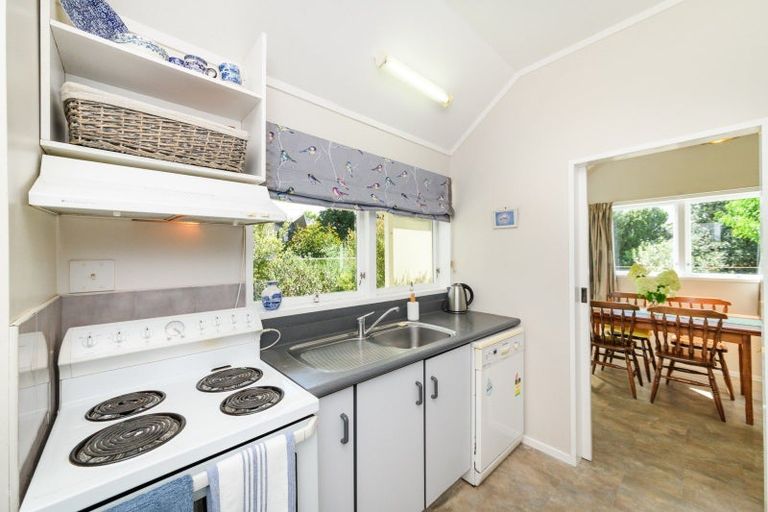 Photo of property in 2 Escort Grove, Awapuni, Palmerston North, 4412