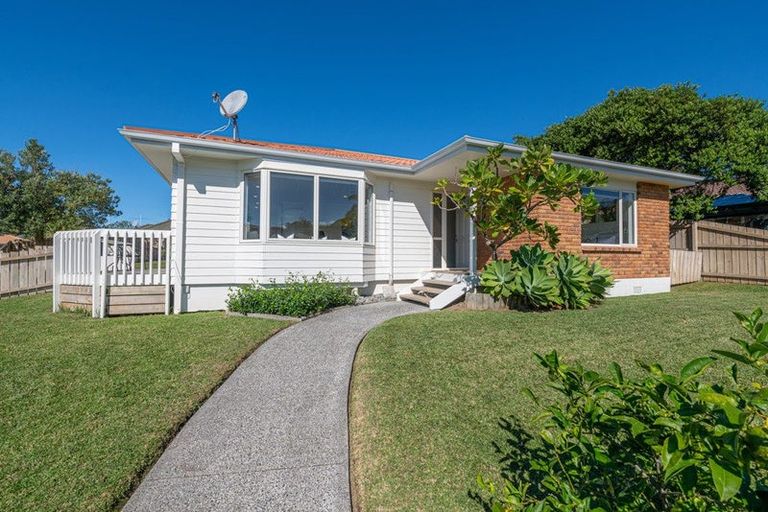 Photo of property in 14 Greta Place, Stanmore Bay, Whangaparaoa, 0932