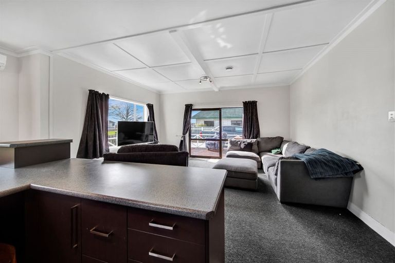 Photo of property in 37 Wallscourt Place, Normanby, Hawera, 4614