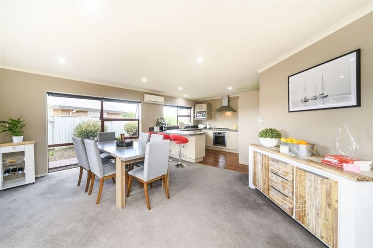 Photo of property in 40 Geneva Terrace, Kelvin Grove, Palmerston North, 4414