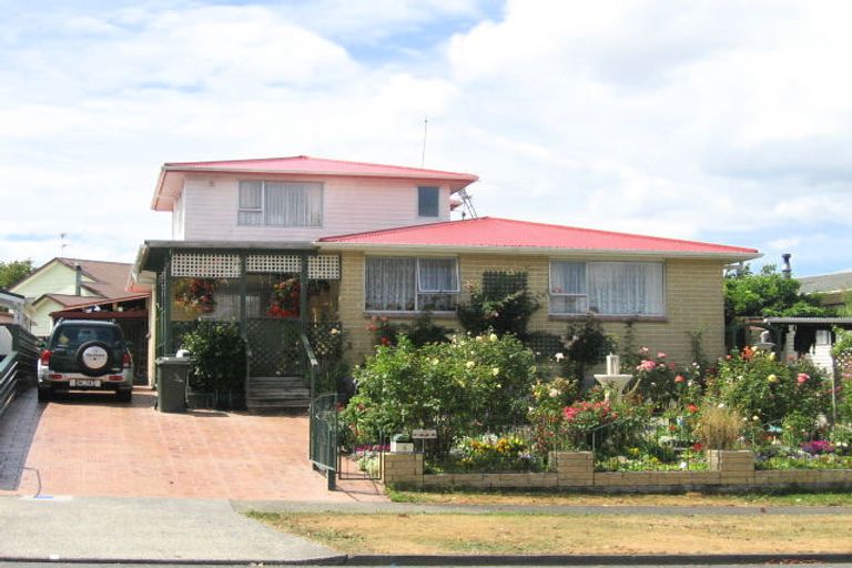 Photo of property in 6 Tacoma Drive, Totara Park, Upper Hutt, 5018