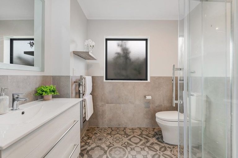 Photo of property in 2/20 Greta Place, Stanmore Bay, Whangaparaoa, 0932