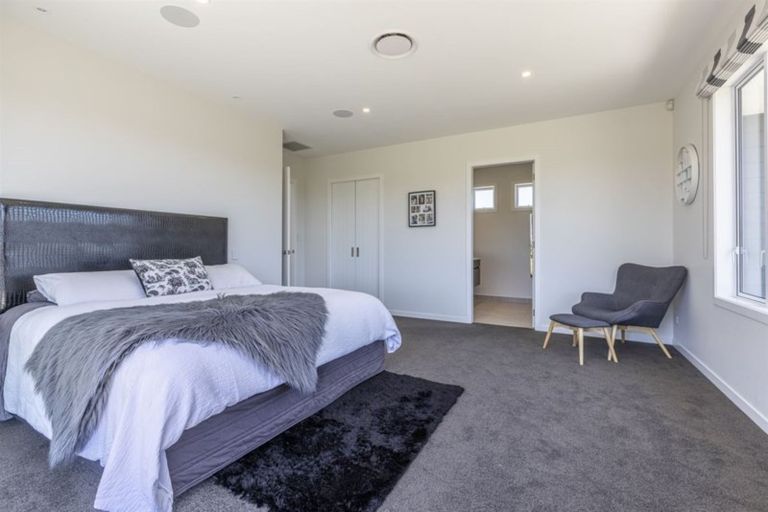 Photo of property in 33 Hartwell Drive, Kelvin Grove, Palmerston North, 4470