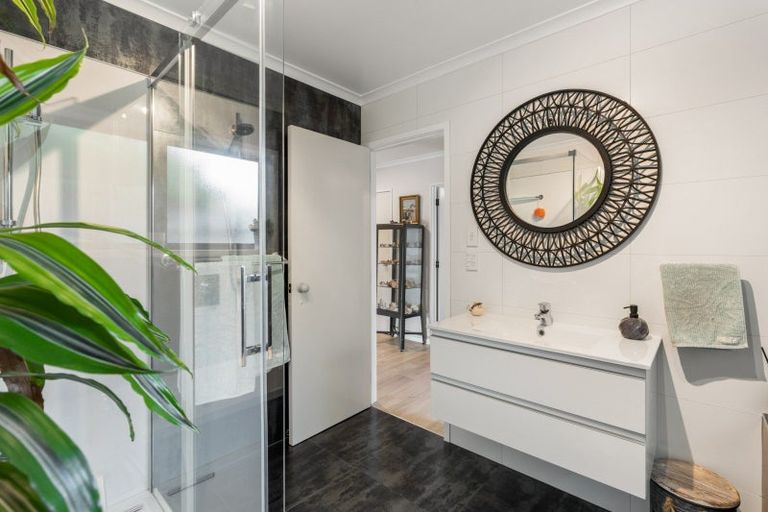 Photo of property in 102 Mark Street, Whangamata, 3620