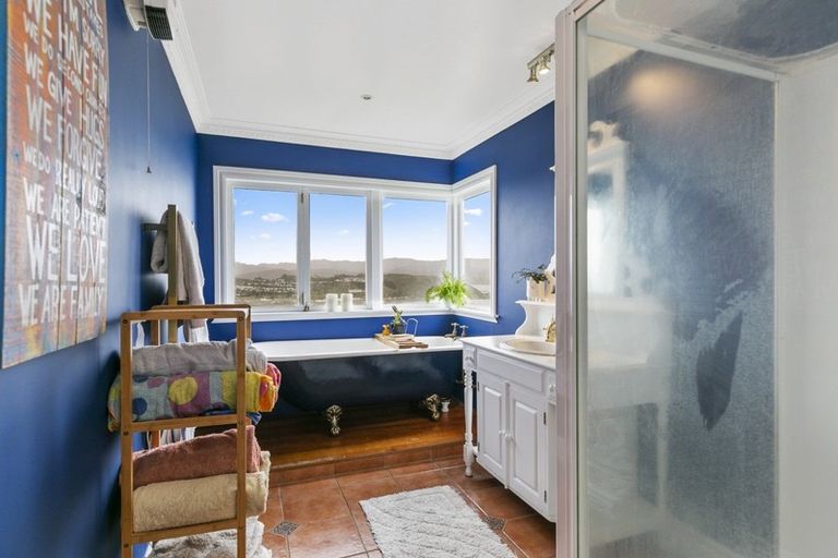 Photo of property in 83 Houghton Bay Road, Houghton Bay, Wellington, 6023