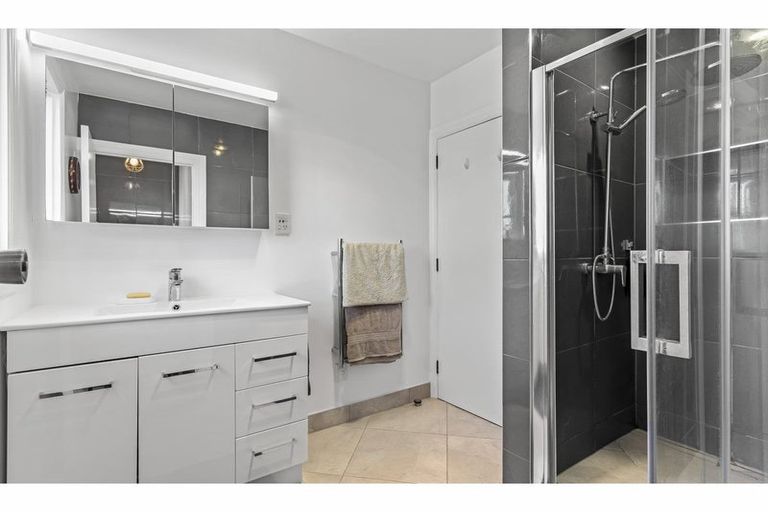 Photo of property in 10 Lloyd Avenue, Papatoetoe, Auckland, 2025