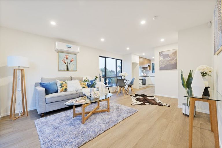 Photo of property in 35a Hereford Street, Te Atatu Peninsula, Auckland, 0610