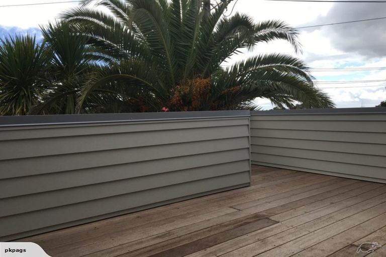 Photo of property in 21 Highland Avenue, Titirangi, Auckland, 0604