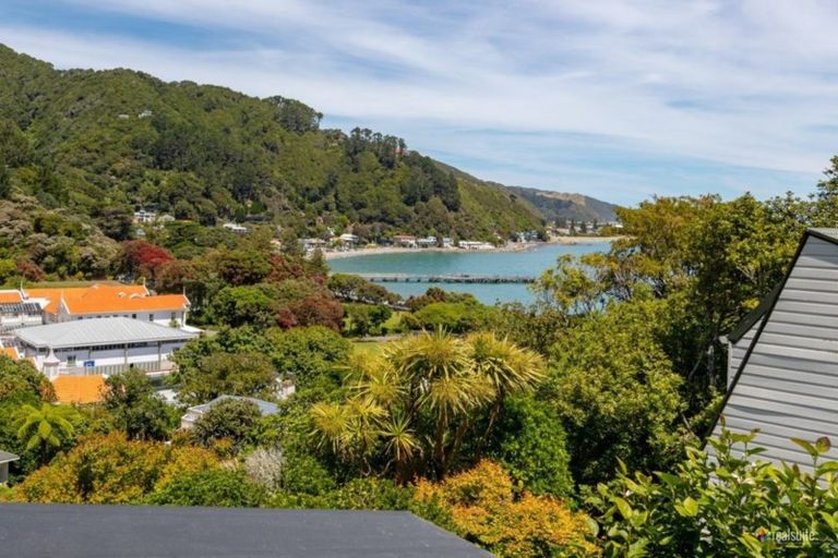 Photo of property in 23 Ferry Road, Days Bay, Lower Hutt, 5013