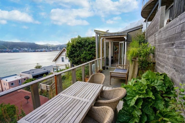 Photo of property in 300b Oriental Parade, Oriental Bay, Wellington, 6011