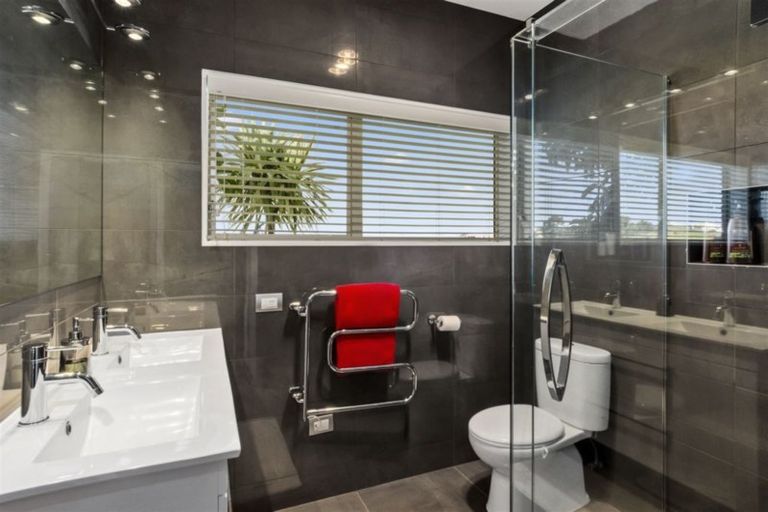 Photo of property in 64 Waldorf Crescent, Orewa, 0931