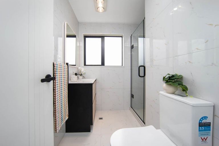 Photo of property in 70c Golf Road, New Lynn, Auckland, 0600