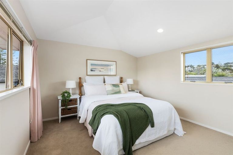 Photo of property in 484 Beach Road, Murrays Bay, Auckland, 0630