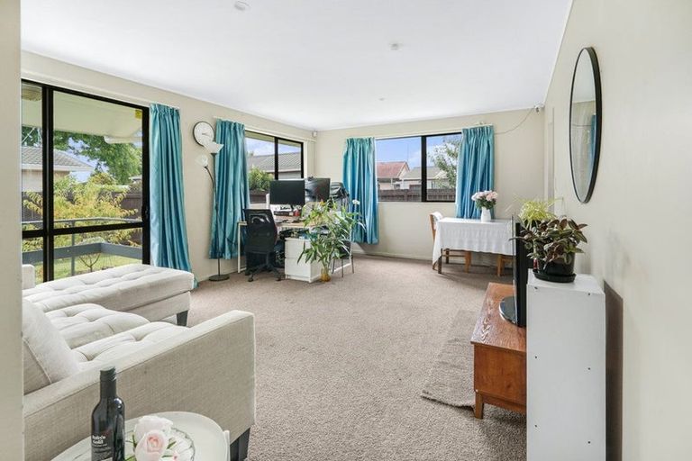 Photo of property in 86 Oakfield Crescent, Pukete, Hamilton, 3200