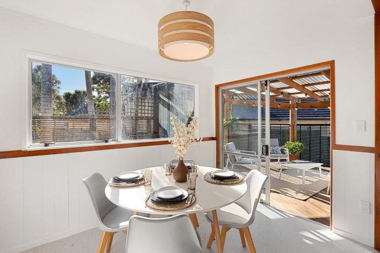 Photo of property in 1/107 Konini Road, Titirangi, Auckland, 0604