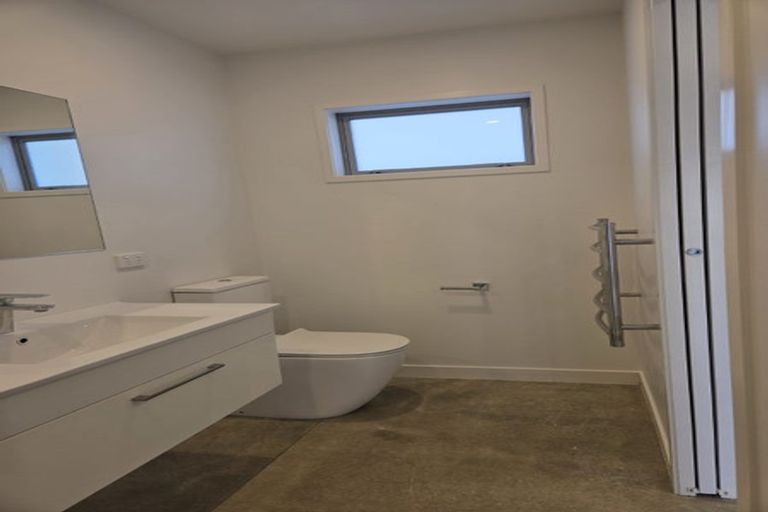 Photo of property in 32 Roberts Road, Te Atatu South, Auckland, 0610