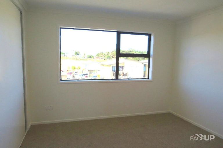 Photo of property in 18 Manarini Road, Westgate, Auckland, 0614