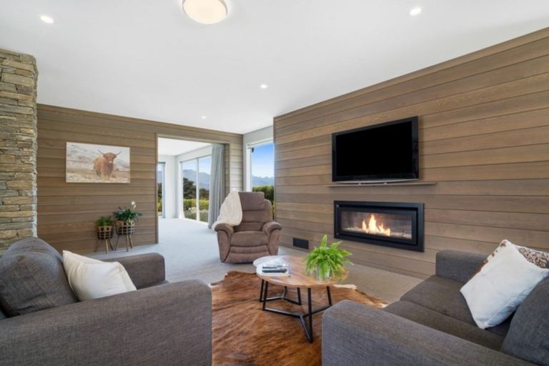 Photo of property in 12 Edgewood Place, Wanaka, 9305