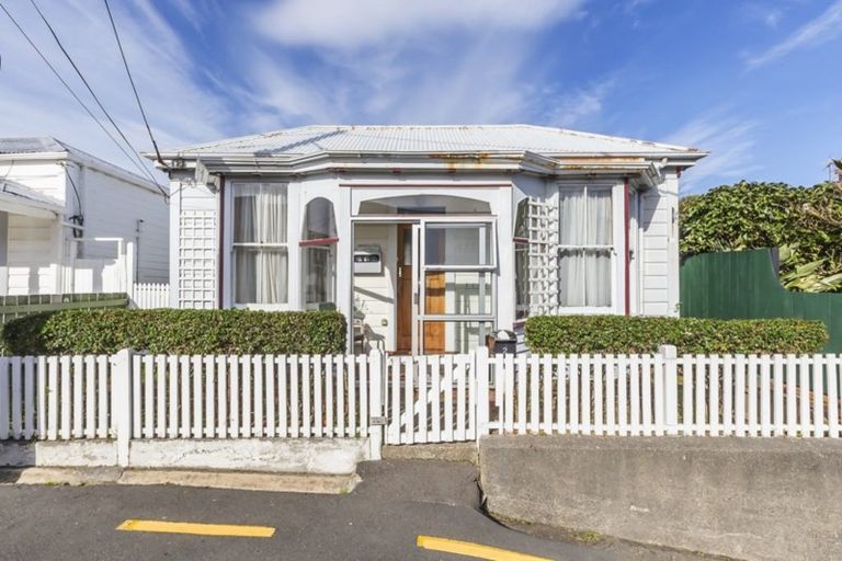 Photo of property in 2 Prince Street, Mount Victoria, Wellington, 6011