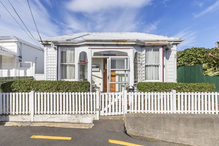 Photo of property in 2 Prince Street, Mount Victoria, Wellington, 6011