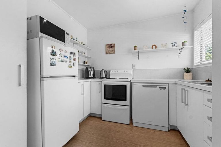 Photo of property in 2/20 Hill Crescent, Papakura, 2110