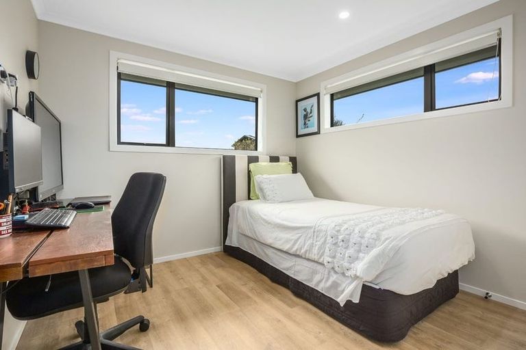 Photo of property in 13 Cosgrove Rise, Riverstone Terraces, Upper Hutt, 5018