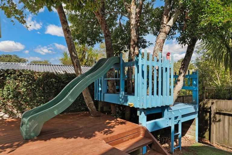 Photo of property in 2/35 Jaemont Avenue, Te Atatu South, Auckland, 0610