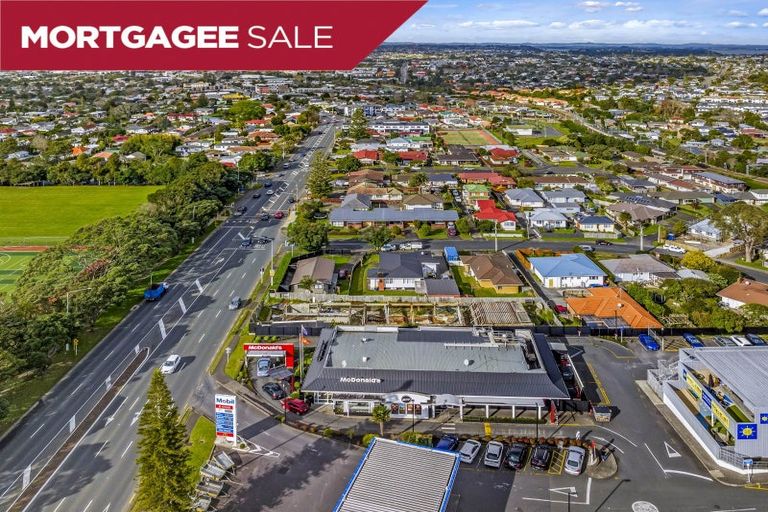 Photo of property in 3370 Great North Road, Glen Eden, Auckland, 0602