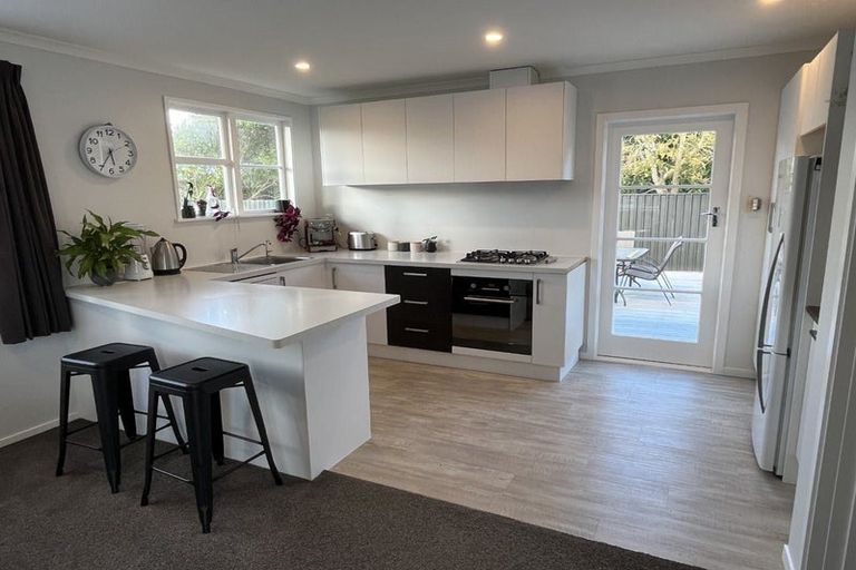 Photo of property in 27 Mokau Place, Terrace End, Palmerston North, 4410
