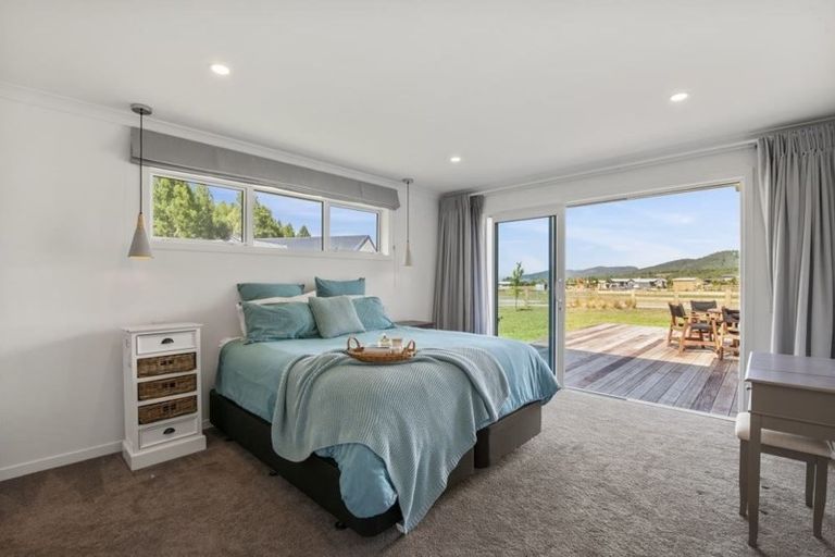 Photo of property in 10 Karaka Place, Kinloch, Taupo, 3377