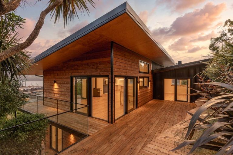 Photo of property in 43 Jacksons Road, Lyttelton, 8082