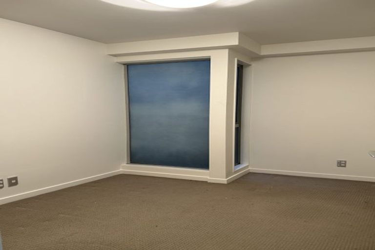 Photo of property in Aqua, 2/74 Oriental Parade, Oriental Bay, Wellington, 6011