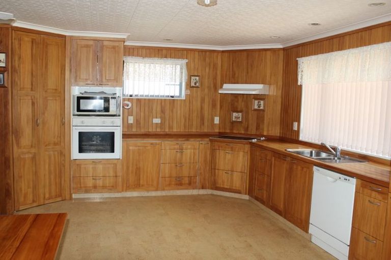 Photo of property in 32 Richmond Road, Carterton, 5713