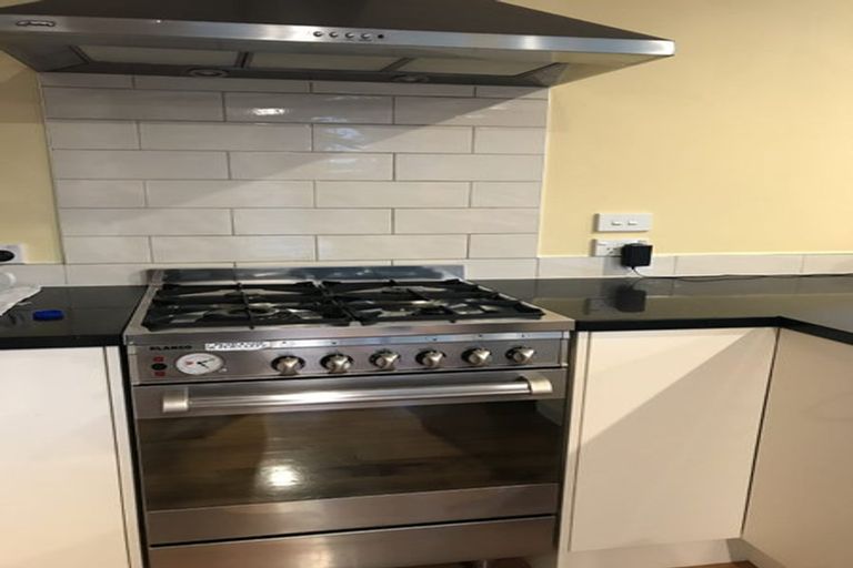 Photo of property in 2/24 Garadice Road, Rothesay Bay, Auckland, 0630