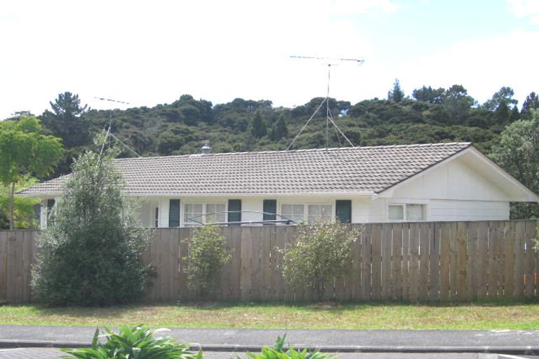 Photo of property in 50 Spinella Drive, Bayview, Auckland, 0629