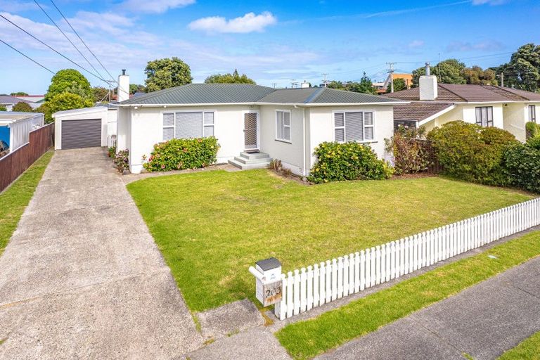 Photo of property in 203 Cornfoot Street, Castlecliff, Whanganui, 4501