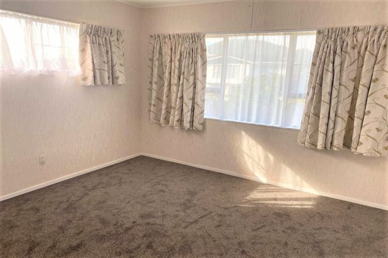 Photo of property in 30 Fyvie Avenue, Tawa, Wellington, 5028