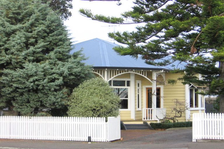 Photo of property in 126 Featherston Street, Palmerston North, 4410