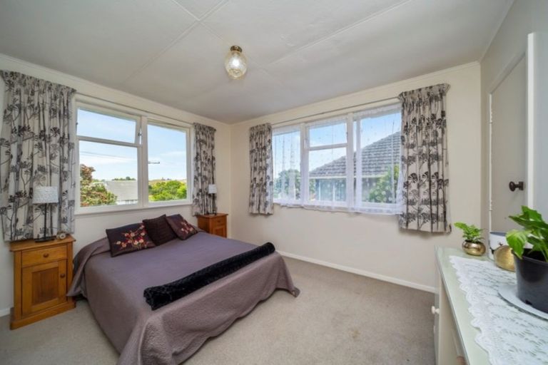 Photo of property in 84 Cook Street, Marfell, New Plymouth, 4310