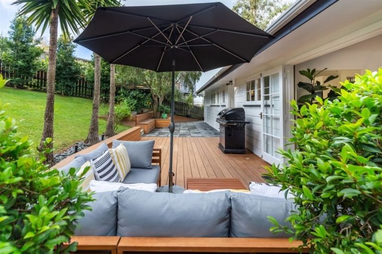 Photo of property in 11 West Glade Crescent, Birkenhead, Auckland, 0626