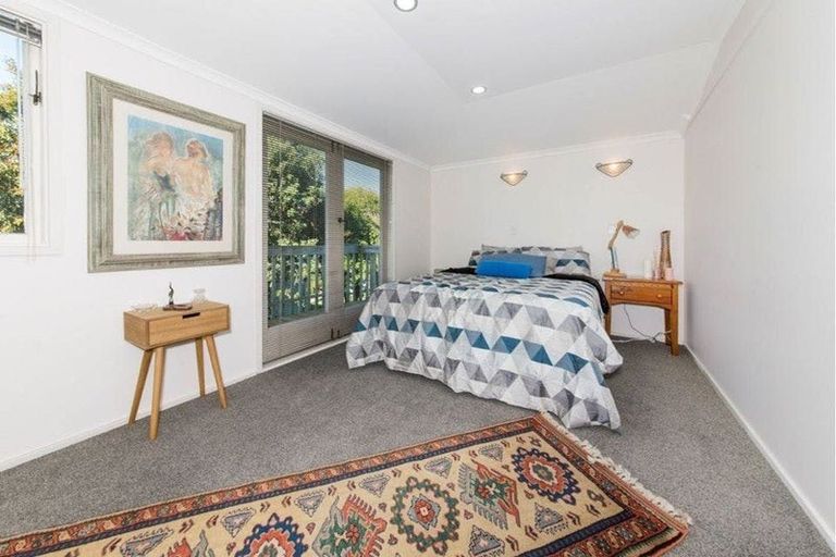 Photo of property in 58 Renata Crescent, Te Atatu Peninsula, Auckland, 0610