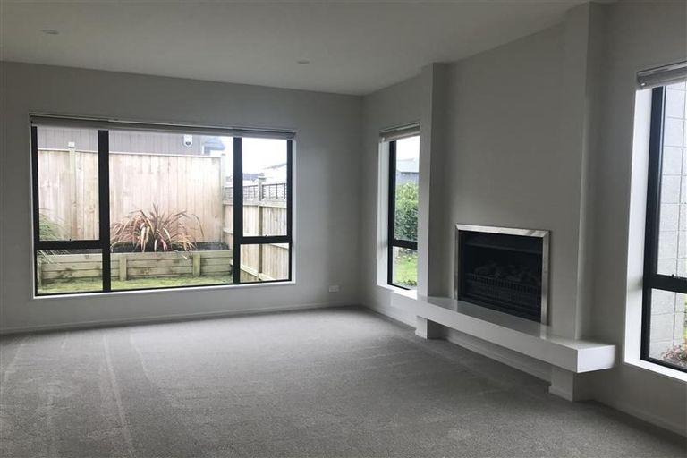 Photo of property in 8 Gelderland Way, Karaka, Papakura, 2113