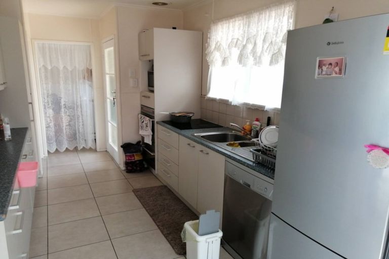 Photo of property in 60 Glendene Avenue, Glendene, Auckland, 0602