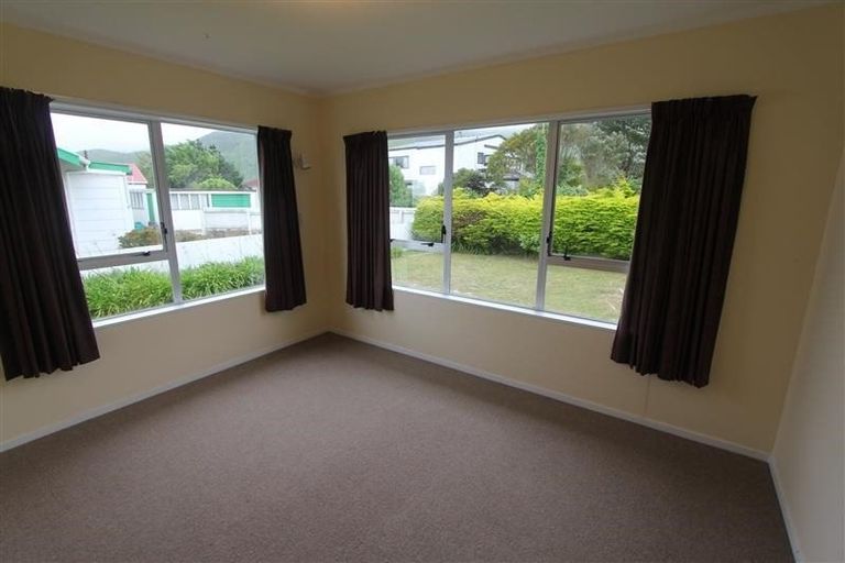 Photo of property in 240 Mitchell Street, Brooklyn, Wellington, 6021