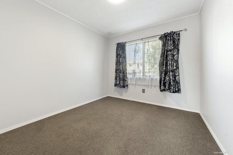 Photo of property in 7 Styca Place, Sunnyvale, Auckland, 0612