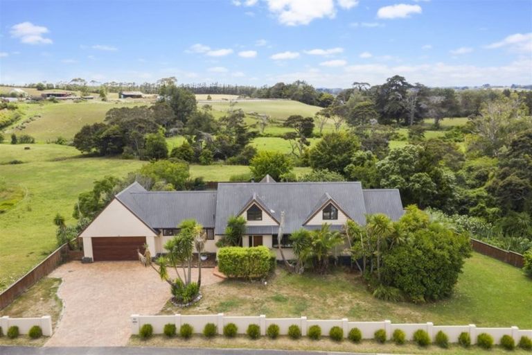 Photo of property in 411 Waitakere Road, Taupaki, Henderson, 0782